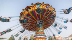 游乐场里旋转的叫什么，游乐场可以升高转圈的椅子吗