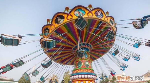 游乐场里旋转的叫什么，游乐场可以升高转圈的椅子吗