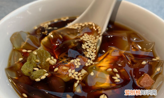 白凉粉和冰粉是一样的，白凉粉和冰粉粉的口感有什么区别