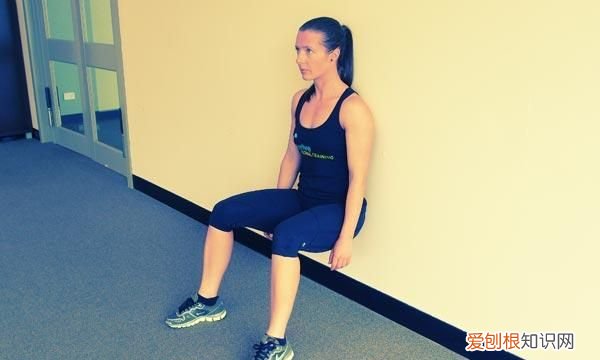 半蹲的步骤,扛杠铃半蹲可以锻炼弹跳不有没有什么方法是速成提高弹跳的