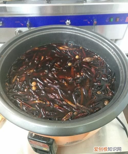 板面的辣椒怎么做又香又软,板面用水煮辣椒时放什么料辣椒很柔软