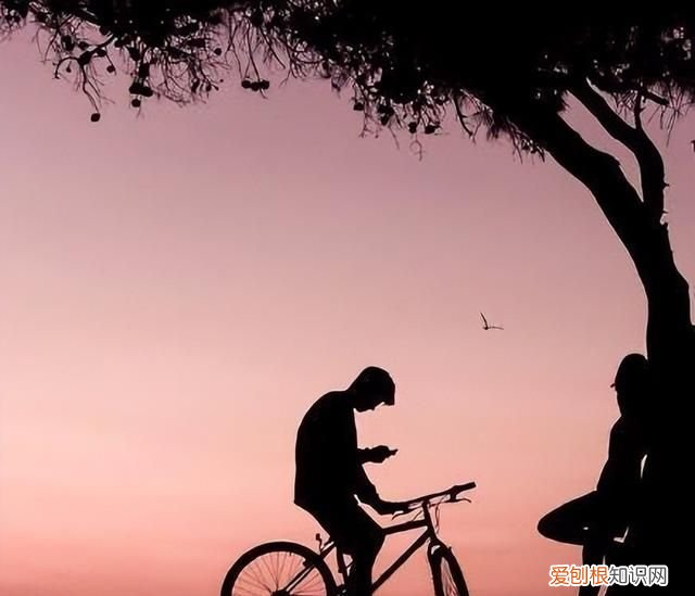 隐晦的表达难过的伤感文案,简短虐心,触碰泪点的句子