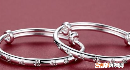 新生儿可以送什么礼物，送新生儿实用的20个礼物