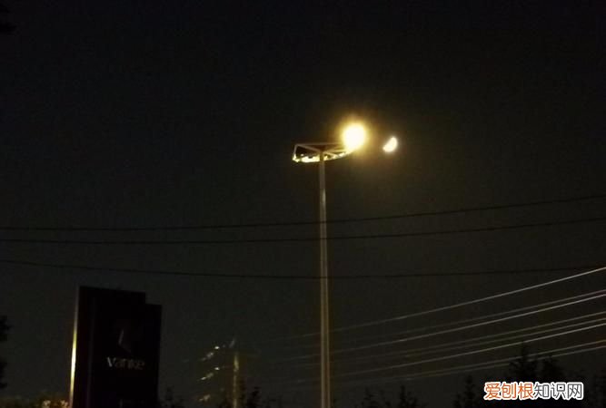 错把路灯当月亮下一句怎么回