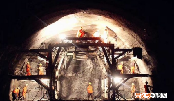 掌子面什么意思，掌子面是什么意思