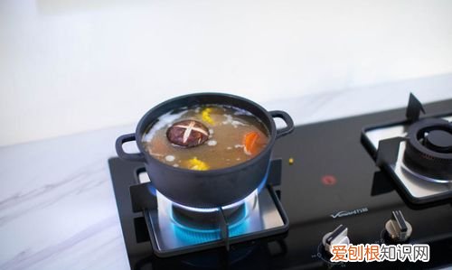 煲汤要一直开油烟机吗，抽油烟机与旁边的冰箱最近距离是多少