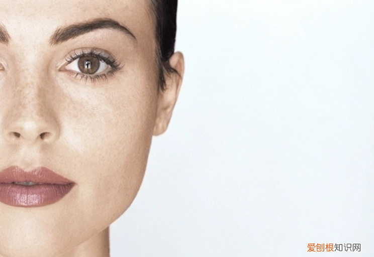 女人不管什么肤质,功效护肤品别乱用,这5款精华才是物超所值