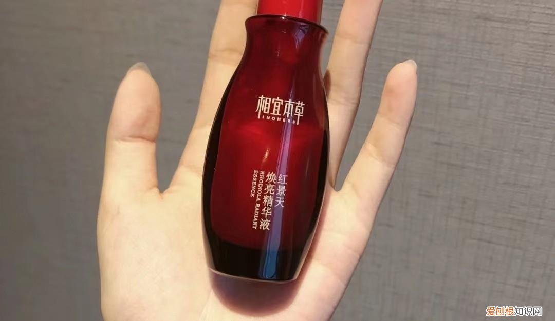 女人不管什么肤质,功效护肤品别乱用,这5款精华才是物超所值