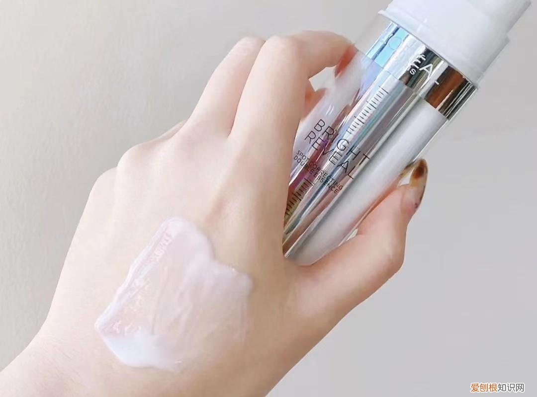 女人不管什么肤质,功效护肤品别乱用,这5款精华才是物超所值