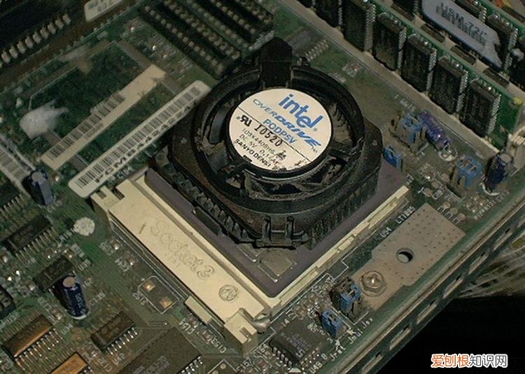 这届微软的Surface新品，挑战了业界“常识”