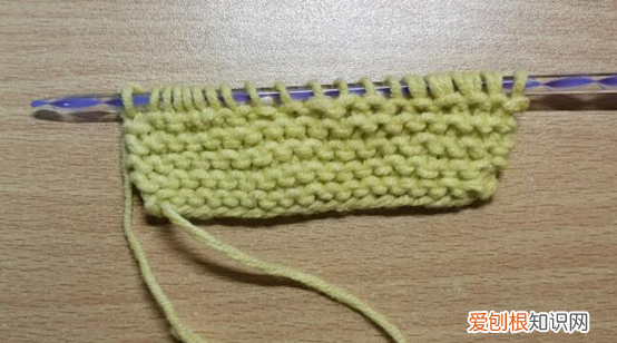 织围巾两头怎么连接，织围巾第二团线怎么接