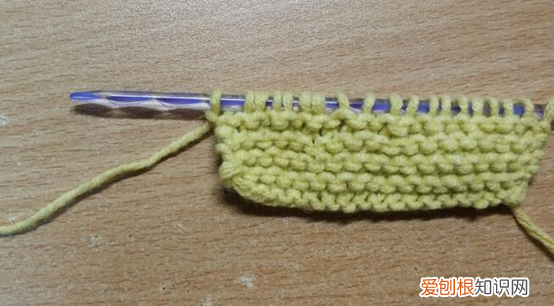 织围巾两头怎么连接，织围巾第二团线怎么接