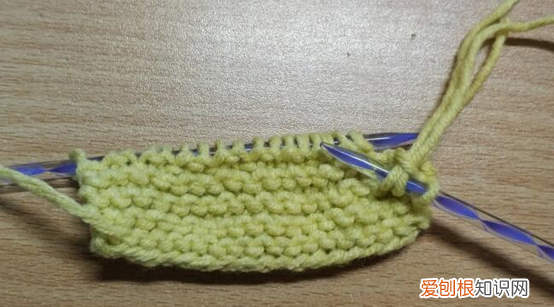 织围巾两头怎么连接，织围巾第二团线怎么接