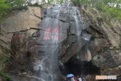 花果山水帘洞洞口的对联是什么