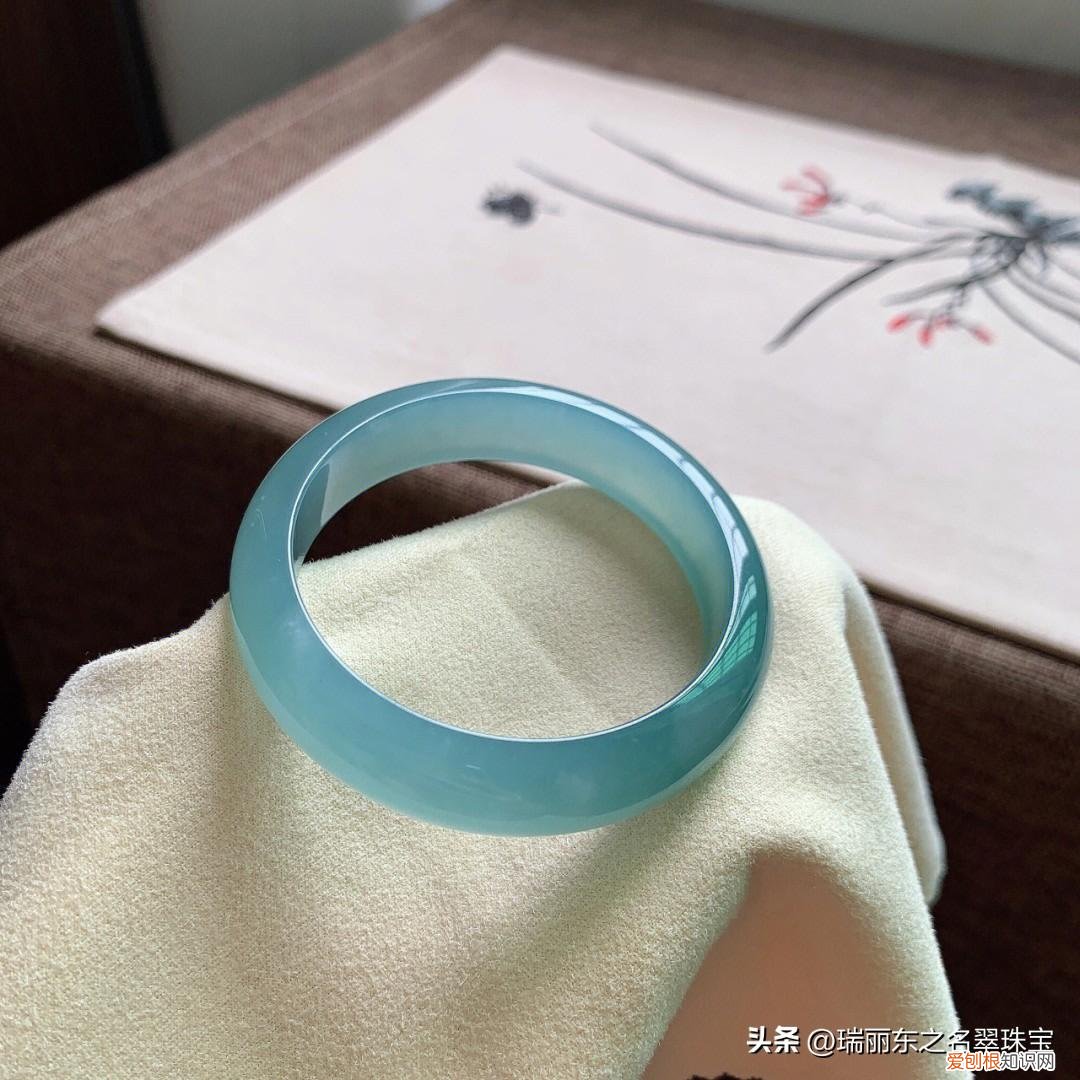 湖水蓝是什么颜色