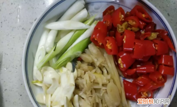 香辣三角峰做法，三角峰鱼怎么处理