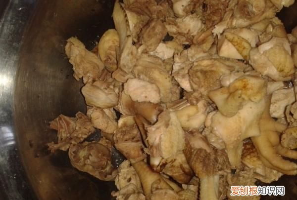 茶树菇煲老母鸡的做法，教你怎么做茶树菇炖老母鸡汤