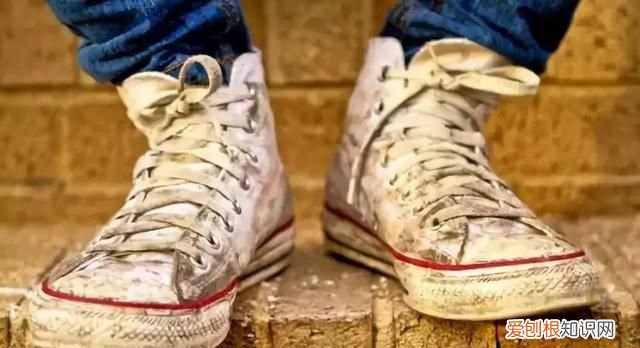 帆布鞋上的泥点怎么处理,鞋上的泥点怎么处理鞋上的污垢