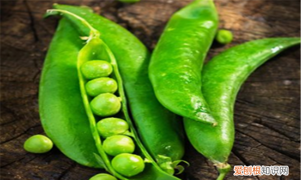 雌雄配子数量相等,在孟德尔的具有两对相对性状的遗传实验中