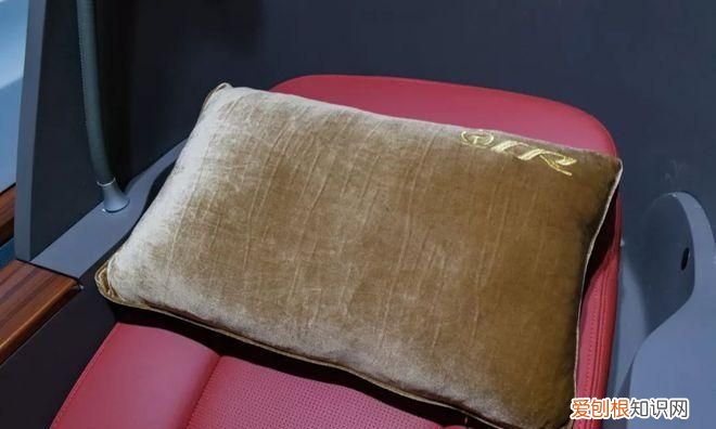 高铁上有毛毯提供吗,高铁商务座雨伞和毛毯可以带走