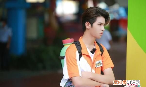 元气满满的哥哥杨洋当队长,元气满满的哥哥胡军说杨洋垫鼻子