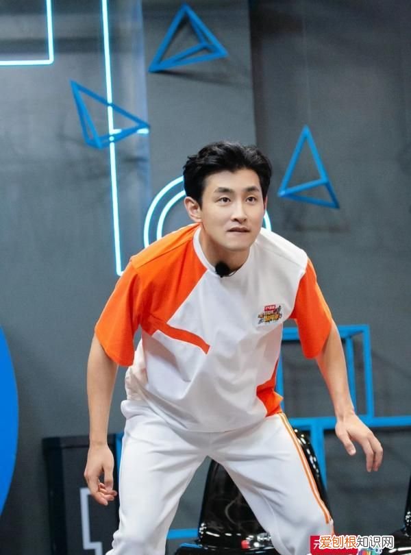 元气满满的哥哥杨洋当队长,元气满满的哥哥胡军说杨洋垫鼻子