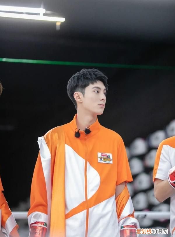 元气满满的哥哥杨洋当队长,元气满满的哥哥胡军说杨洋垫鼻子