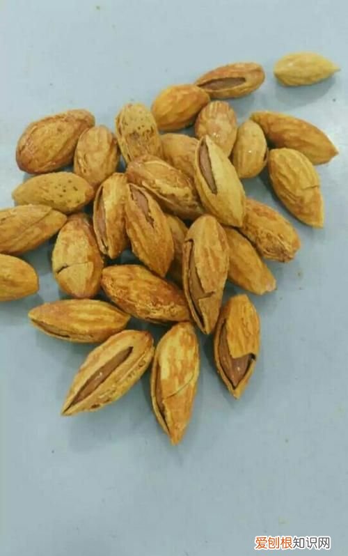 巴旦木心是黄的能吃吗