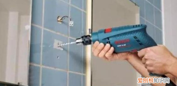 墙上挂画怎么安装，墙面挂相框怎么安装