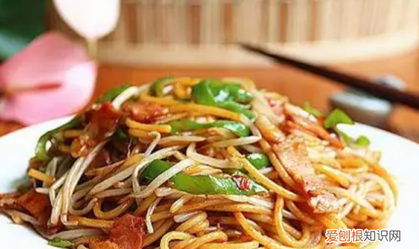 豆芽炒面的做法,豆芽炒饼怎么炒好吃又简单