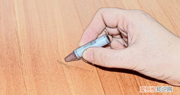 木质家具刮花了怎么办，原木家具和实木家具有什么区别