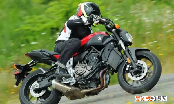 为什么摩托车闯红灯不拍照