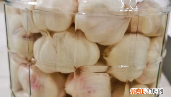 水晶糖蒜怎么腌制，家常水晶糖蒜瓣的腌制法