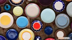 带颜色的盘子有危害吗，带颜色的陶瓷餐具有毒