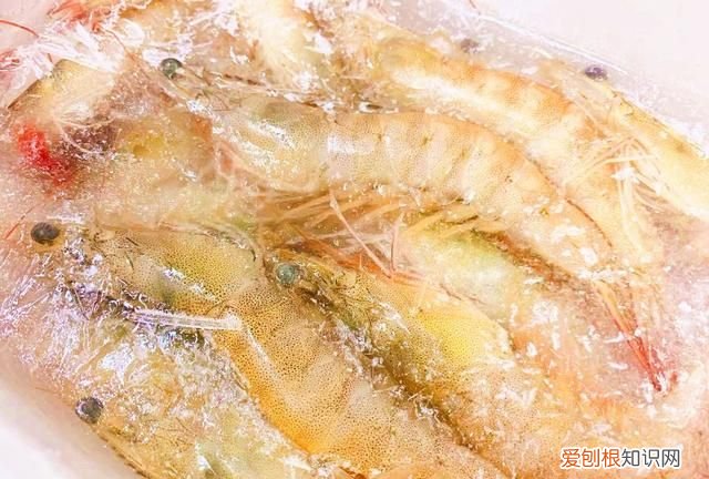 煮大虾时,不能直接加水煮!教您一妙招,虾肉鲜嫩又入味,太香了