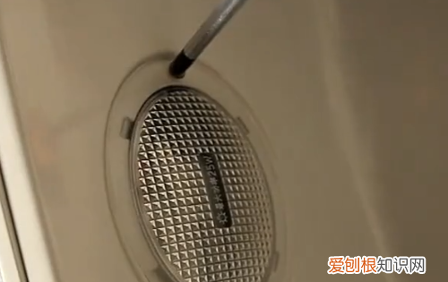 如何更换抽油烟机灯泡,海尔油烟机照明灯罩怎么拆开