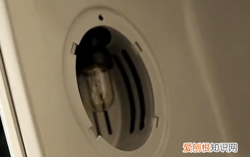 如何更换抽油烟机灯泡,海尔油烟机照明灯罩怎么拆开