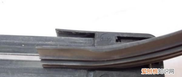 名图雨刮器怎么拆