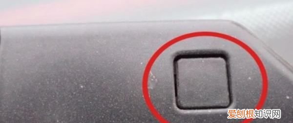 名图雨刮器怎么拆