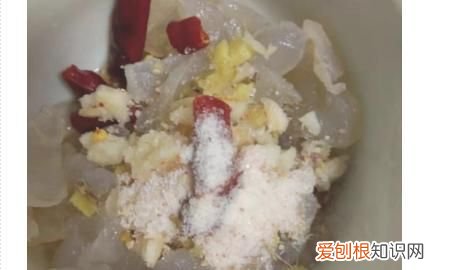 海哲怎么拌好吃,泡发海蜇怎么做好吃