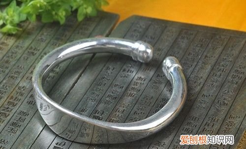 粗银有毒吗，男生戴银项链2毫米8克重长50mm大家说是不是太细了不适合