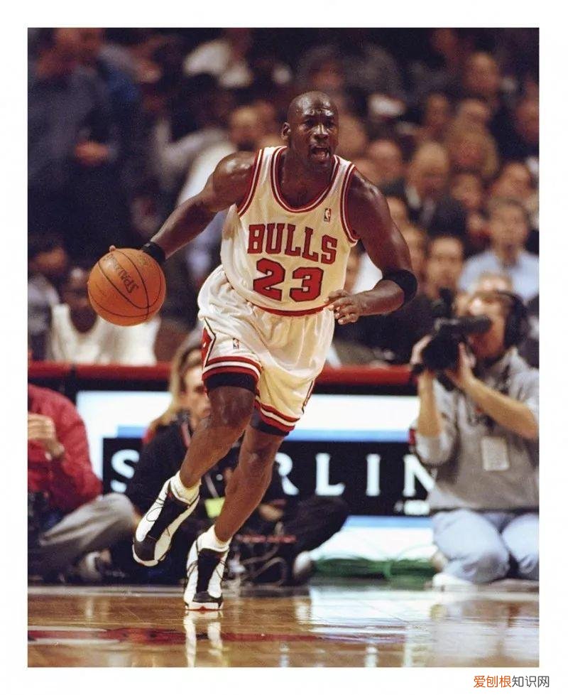 本山大叔97年就上脚了Air Jordan13“熊猫”？