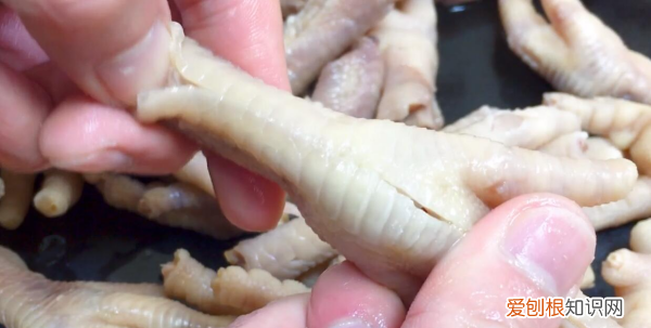 酸辣柠檬无骨鸡爪的简易做法,教你做网红柠檬无骨鸡爪视频