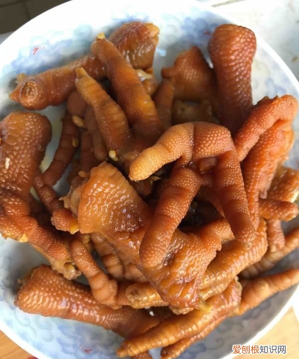 酸辣柠檬无骨鸡爪的简易做法，教你做网红柠檬无骨鸡爪视频
