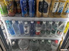老大康师傅被挤出前三甲，农夫山泉怡宝提价上位