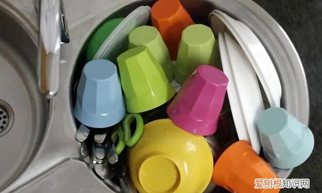 这种碗是夺命碗赶紧扔掉,这种碗可能致癌没想到危害这么大