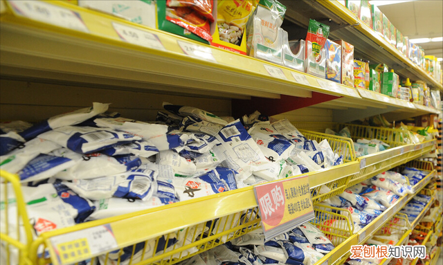 生理海盐和家里的精盐有区别吗 买食用盐挑精盐还是海盐