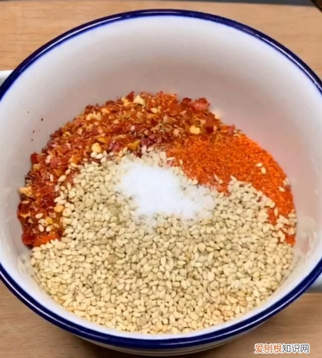 炸辣椒油时不要直接淋热油 炸辣椒油时万万不要直接浇热油