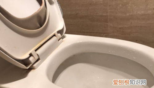 马桶发黄洗不掉怎么办