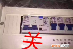 卫生间照明灯怎么更换，卫生间灯坏了怎么换视频